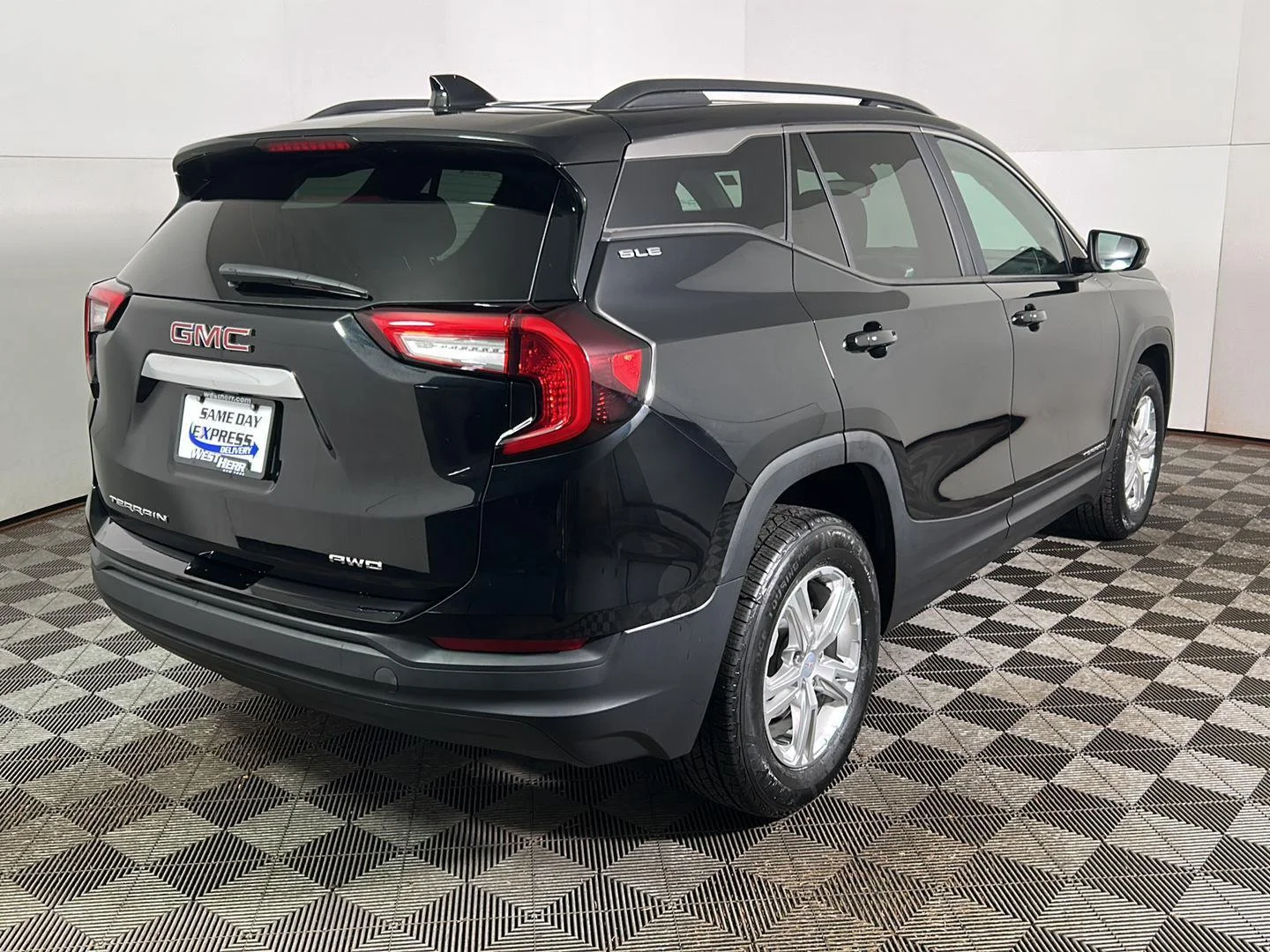 Used 2022 Ebony Twilight Metallic GMC SLE image 6