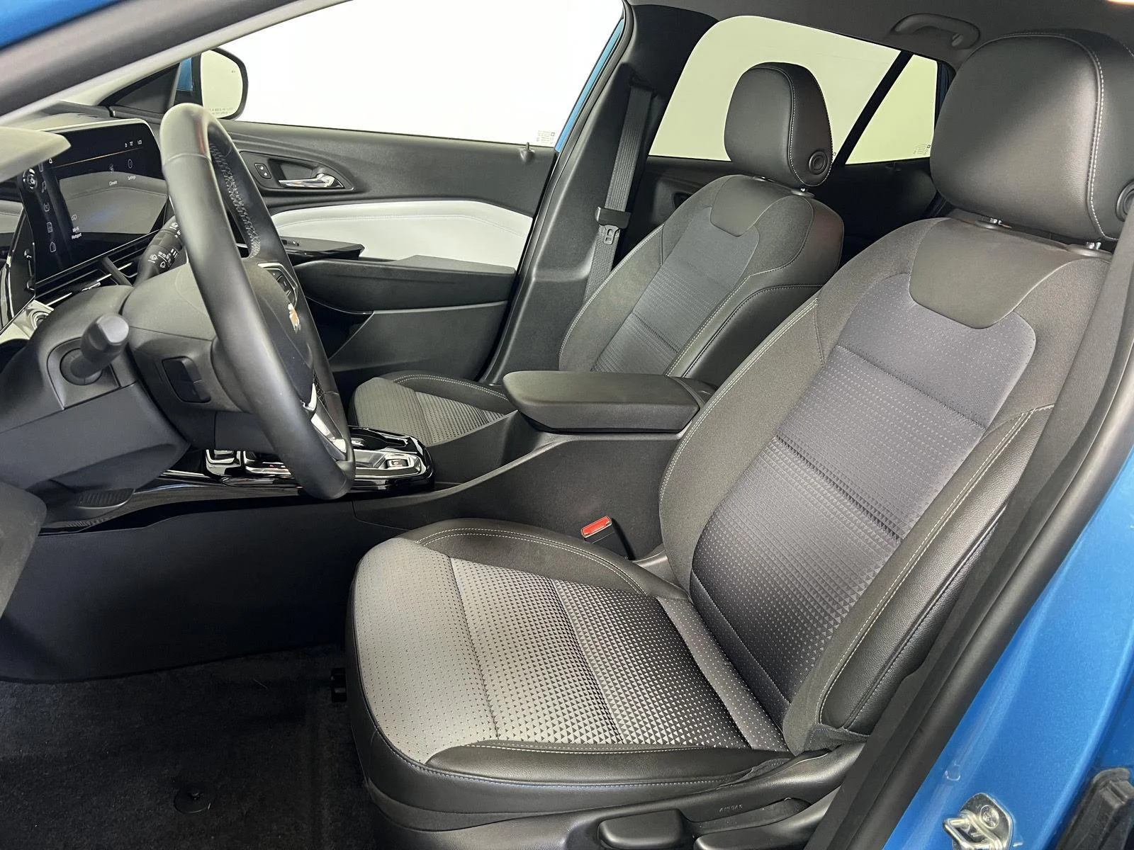 Used 2025 Marina Blue Metallic Chevrolet LT image 4