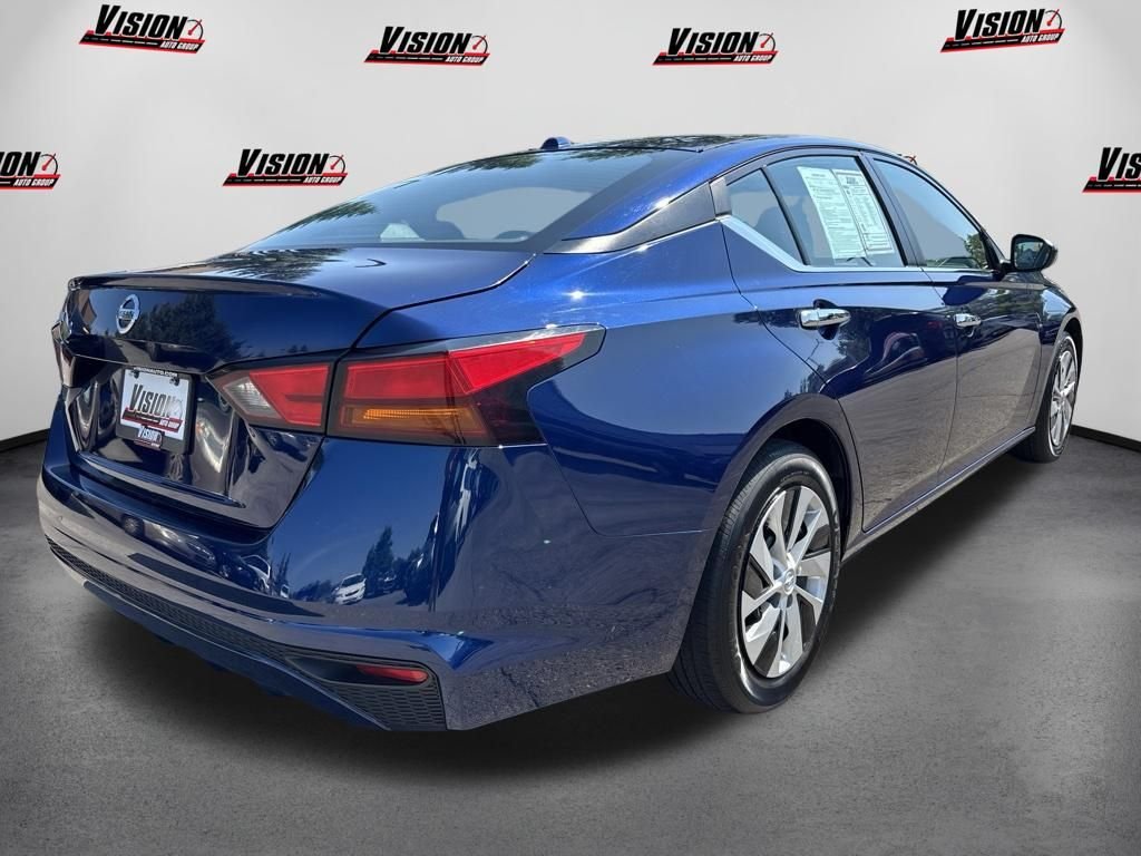 Used 2019 Blue Nissan 2.5 S image 5