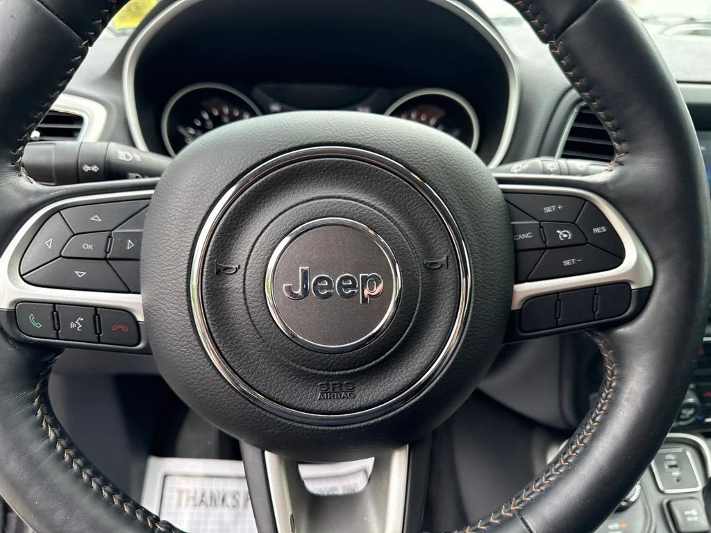 Used 2018 Gray Jeep Latitude image 25