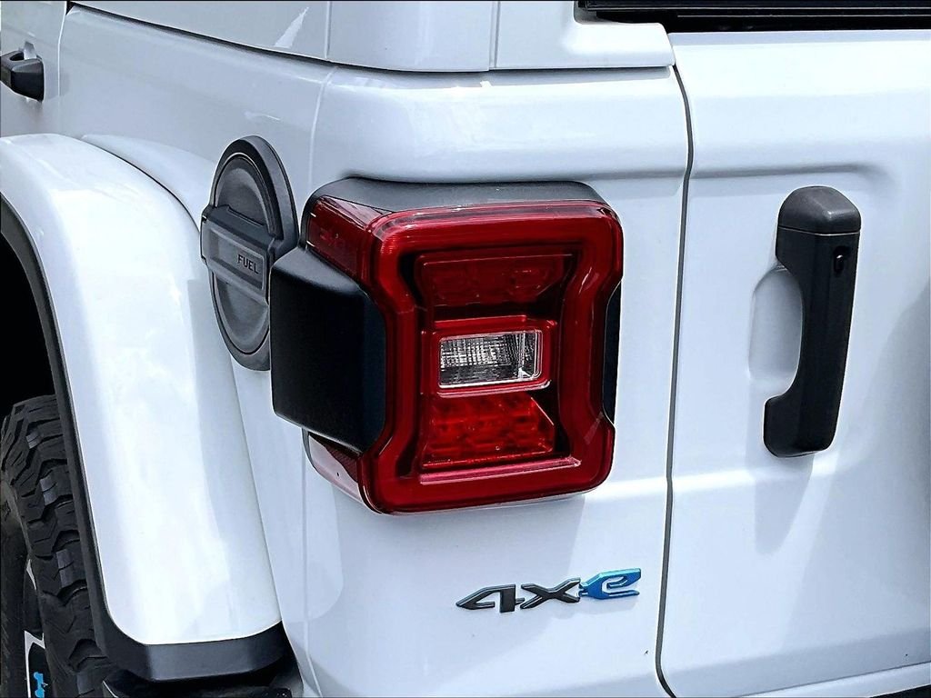 Used 2023 White Jeep Rubicon 4xe image 24