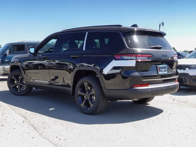 New 2026 Diamond Black Crystal Pearl-Coat Exterior Paint Jeep Limited image 9