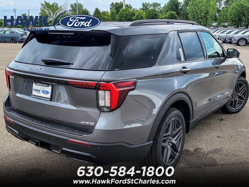 New 2026 Carbonized Gray Metallic Ford ST-Line image 7