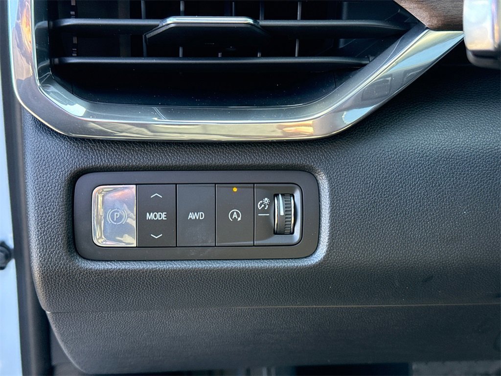 2026 GMC ACADIA - Image 18