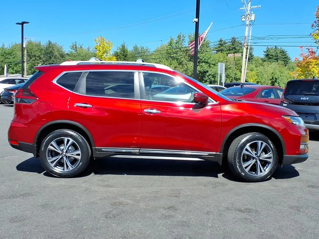 Used 2018 Red Nissan SL image 2