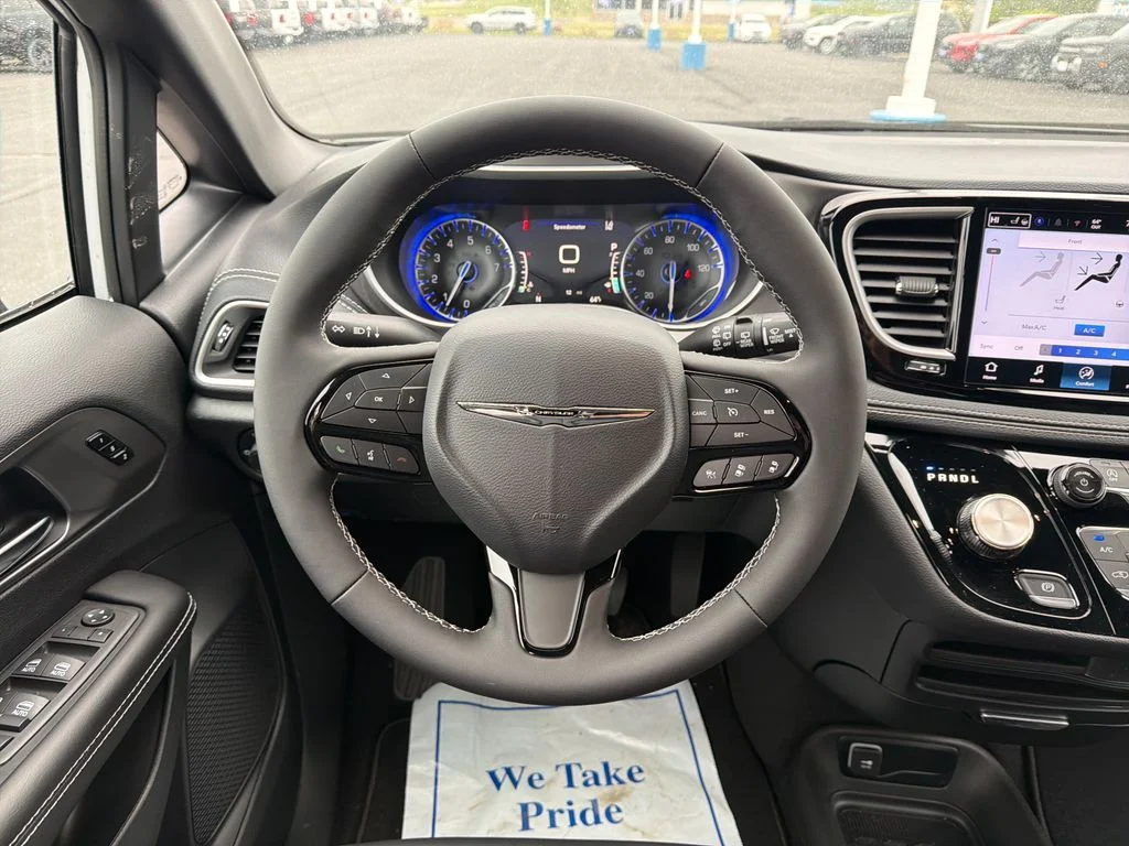 2026 Chrysler Pacifica Select - Photo 13