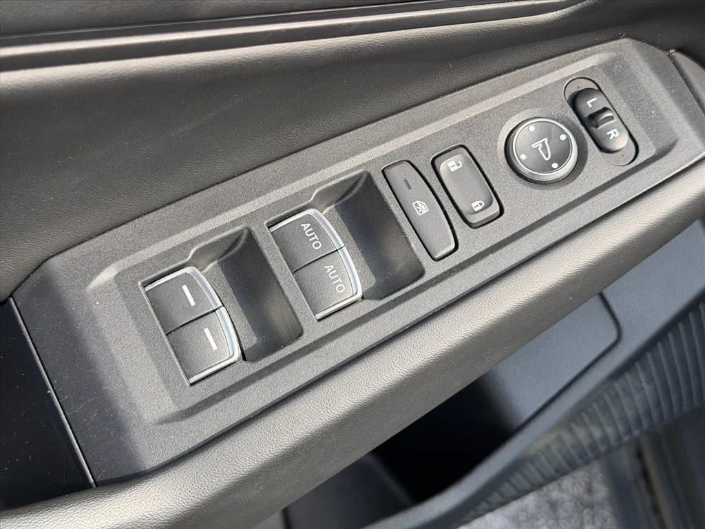 Used 2023  Honda EX image 17