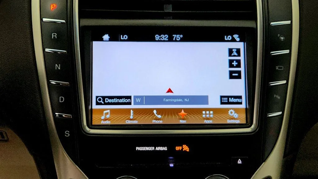 Used 2017 White Platinum Metallic Tri-Coat Lincoln Reserve AWD w/ Technology Package & 21