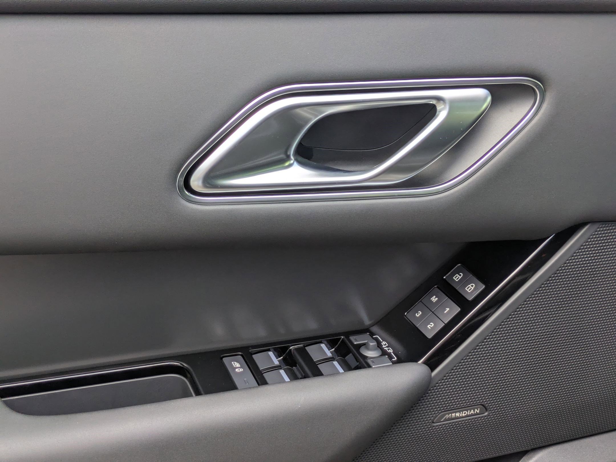 New 2026 Santorini Black Land Rover S image 14