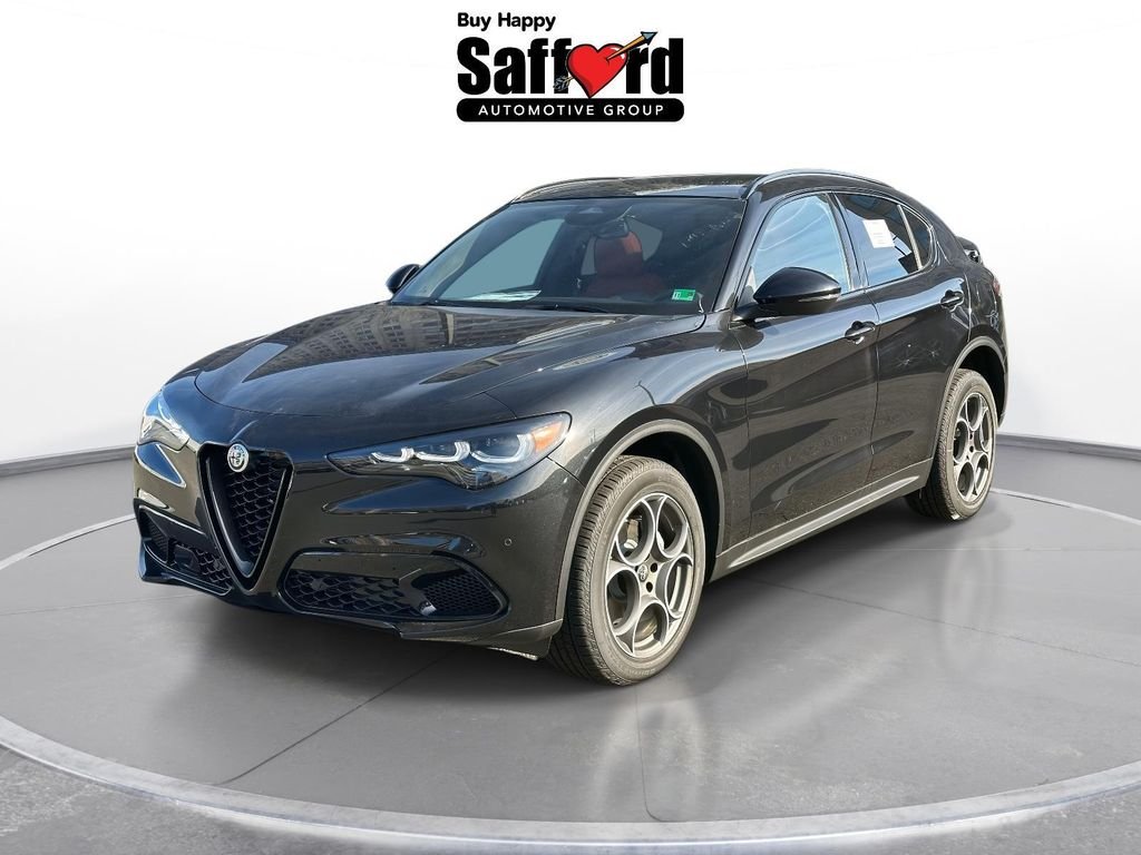 2025 Alfa Romeo Stelvio Base