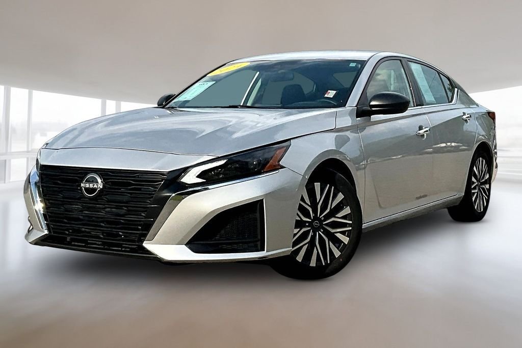 Used 2024 Brilliant Silver Metallic Nissan 2.5 SV image 1