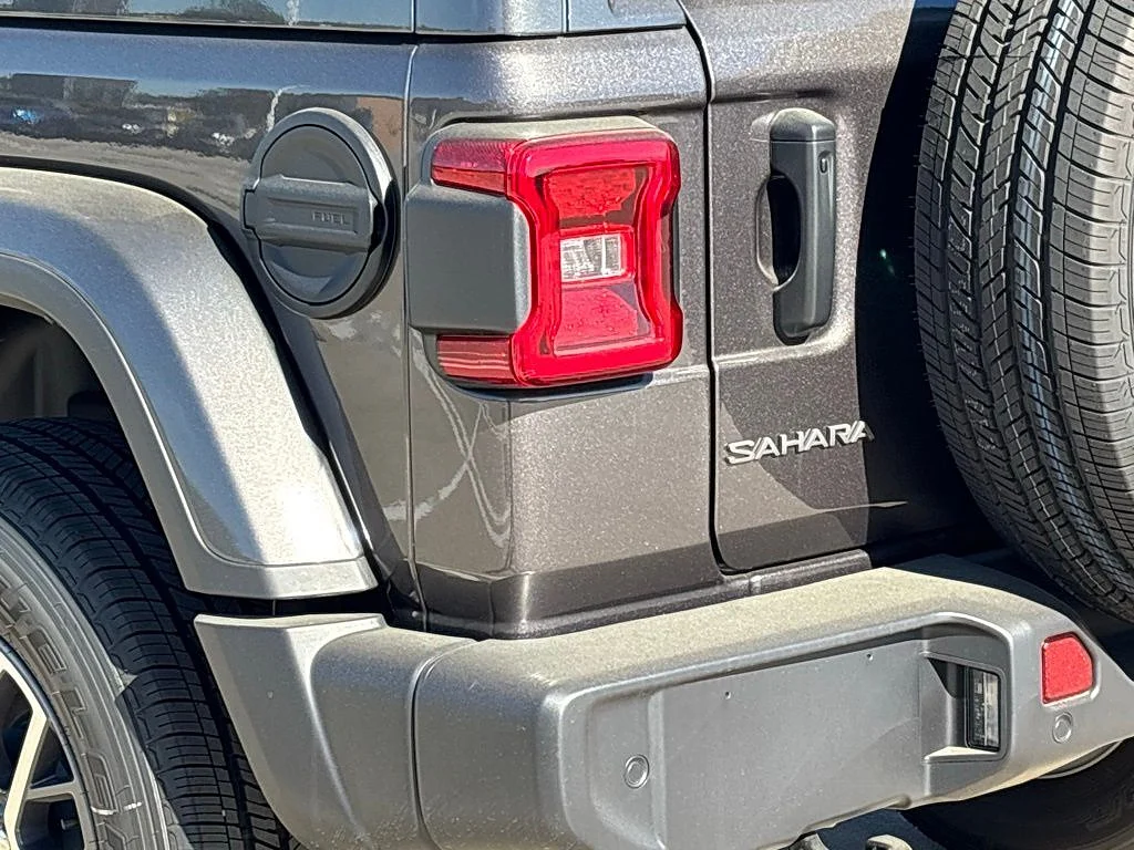 2025 Jeep Wrangler 4-Door Sahara - Photo 6