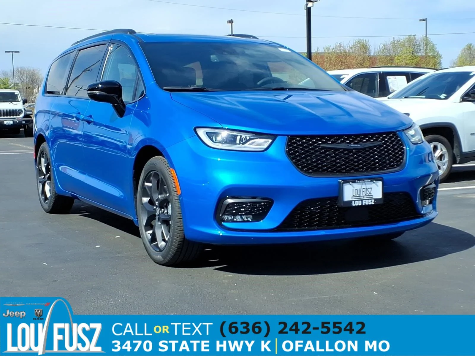 2026 Chrysler Pacifica Select's photo