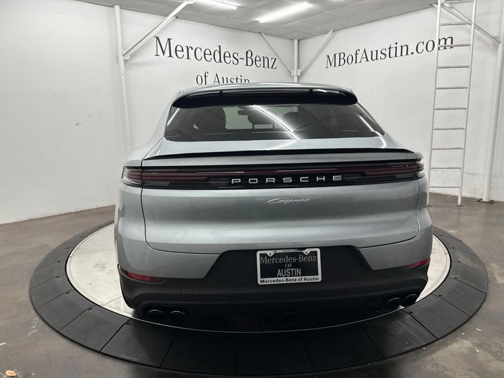 Used 2024  Porsche Base image 6