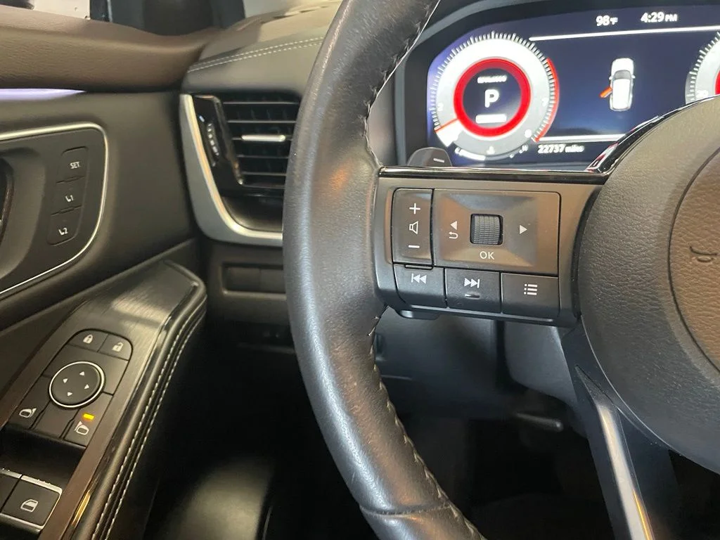 Used 2023 Blue Nissan Platinum image 12