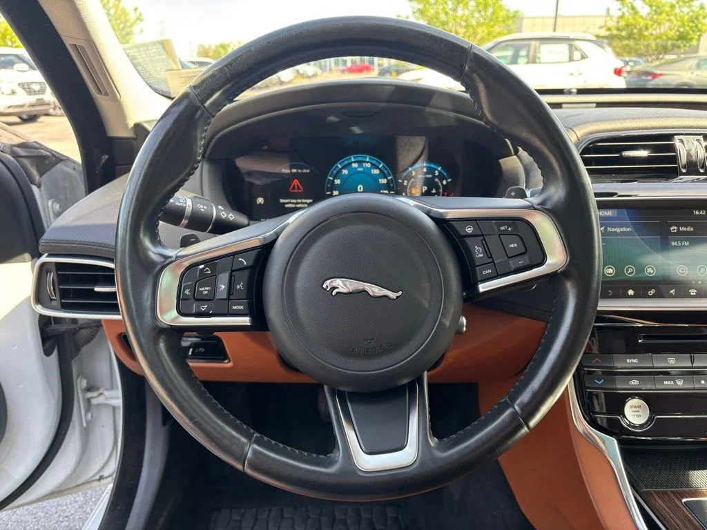 Used 2018  Jaguar 35t Portfolio Limited Edition image 27