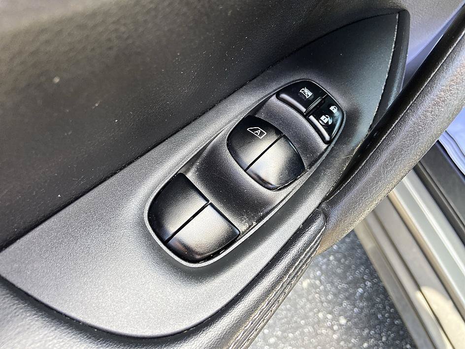 Used 2018 Gun Metallic Nissan SL image 10
