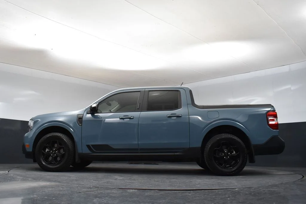 Used 2022 Blue Ford Lariat image 29