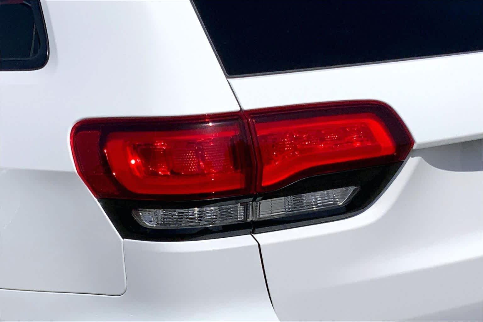 Certified Used 2022 Bright White Clearcoat Jeep Laredo X image 25