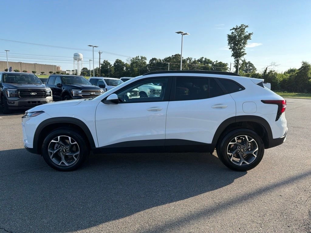 Used 2025 Summit White Chevrolet LT image 7