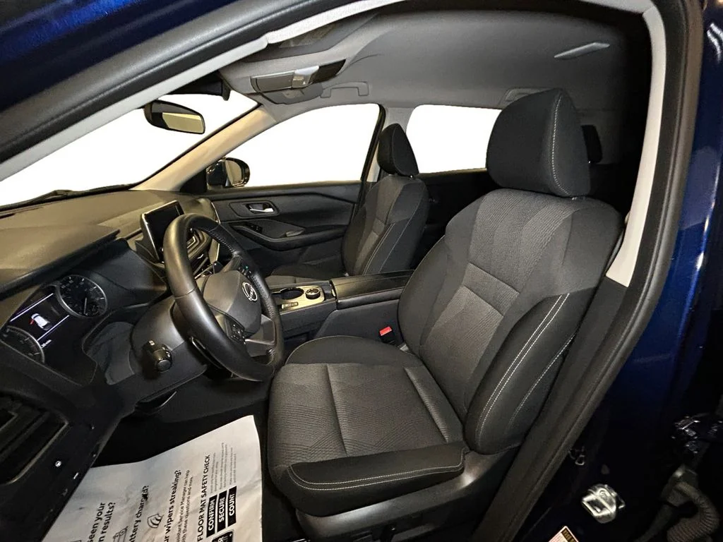 Used 2025 Deep Ocean Blue Pearl Nissan SV image 10