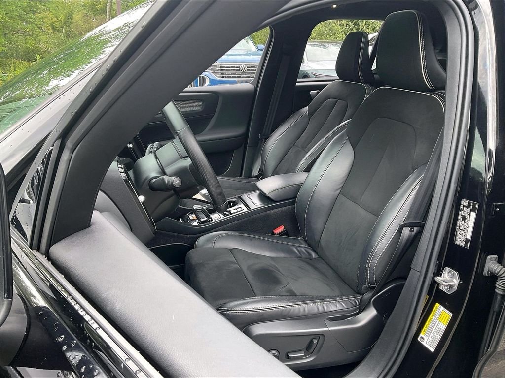 Used 2021 Black Volvo R-Design image 10