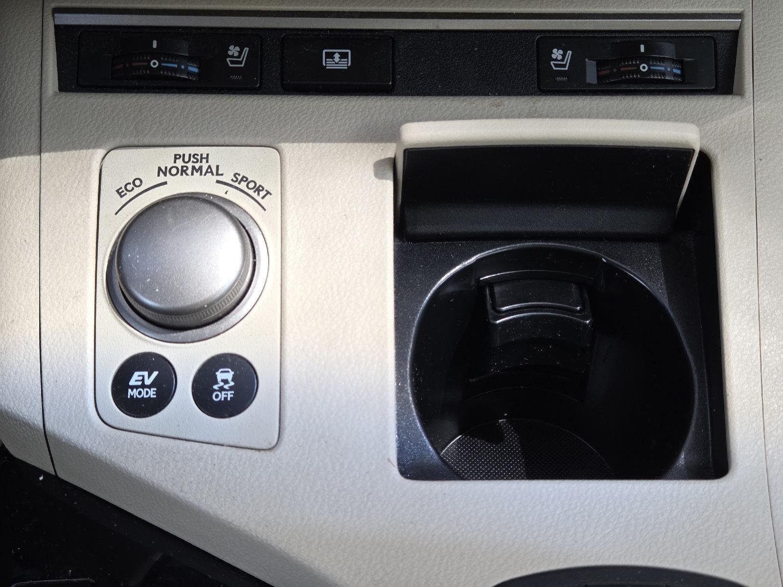 Used 2013 Starfire Pearl Lexus Hybrid image 38