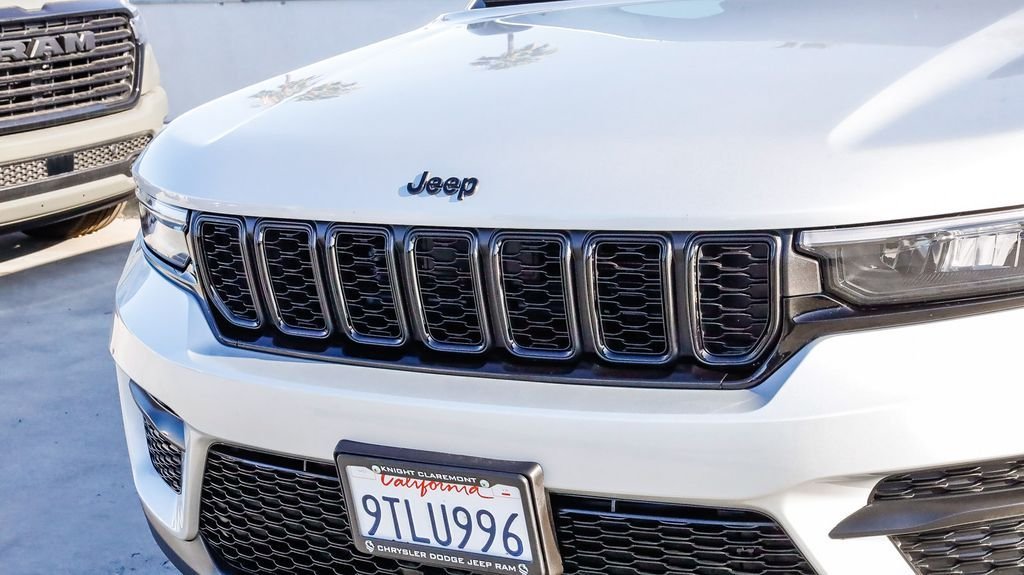 Used 2025 Silver Jeep Altitude image 6