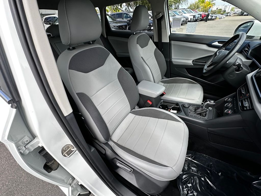 Used 2022 White Volkswagen 1.5T SE image 13