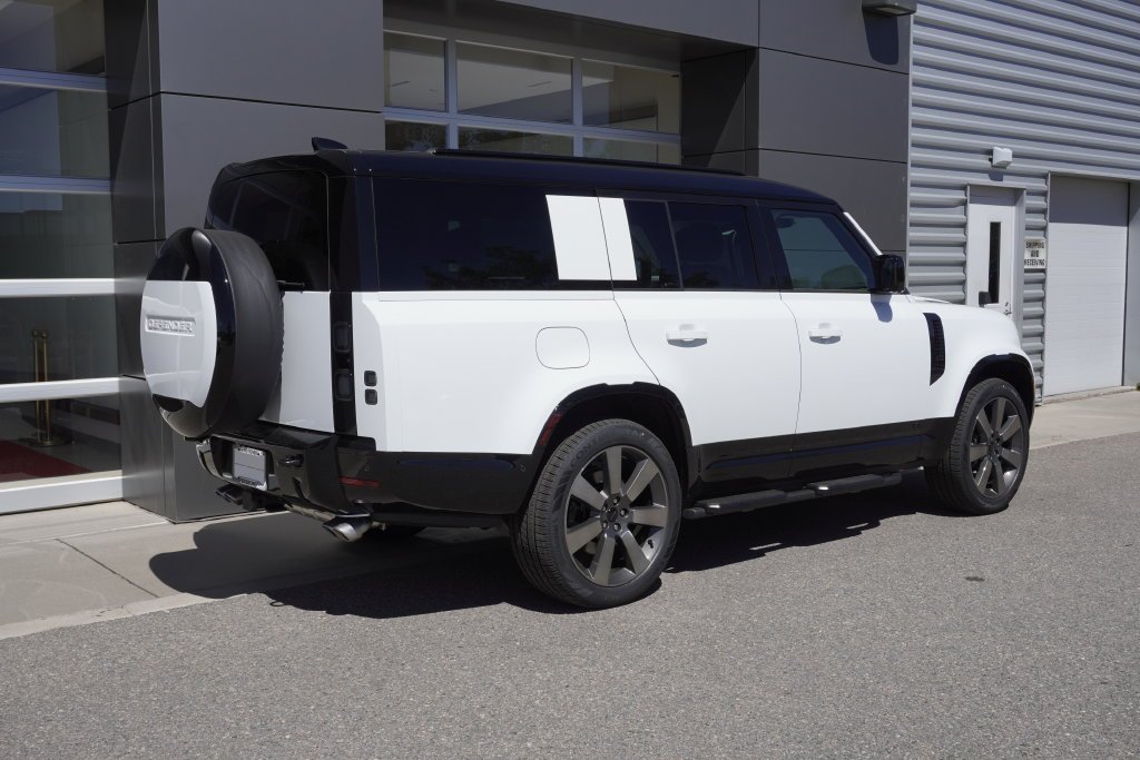 New 2026 Fuji White Land Rover V8 image 4