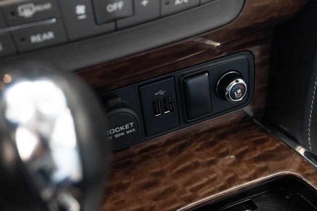Used 2019 White Nissan Platinum image 37