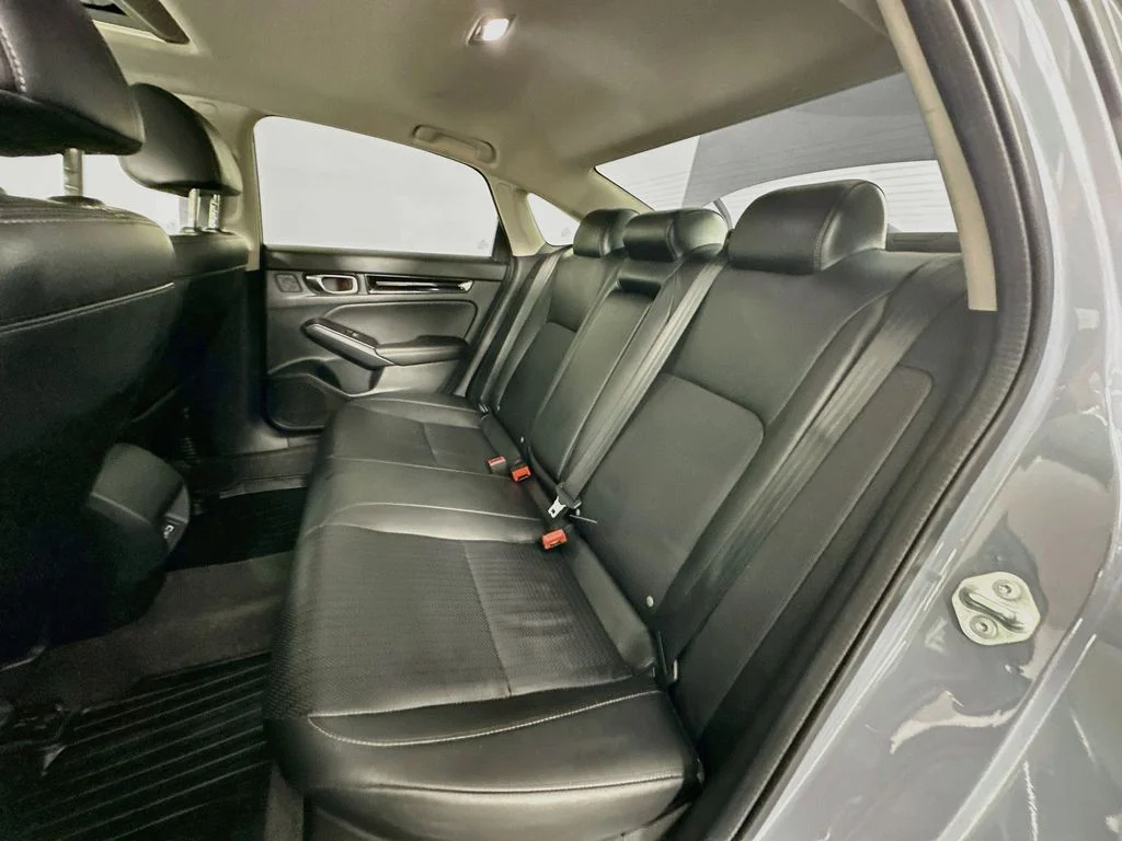 Used 2024 Morning Mist Metallic Honda Touring image 27