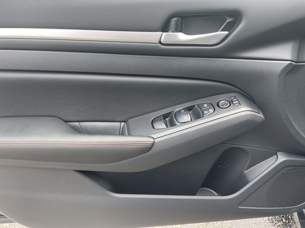 New 2026 Gun Metallic / Super Black Two-tone Nissan SR image 16