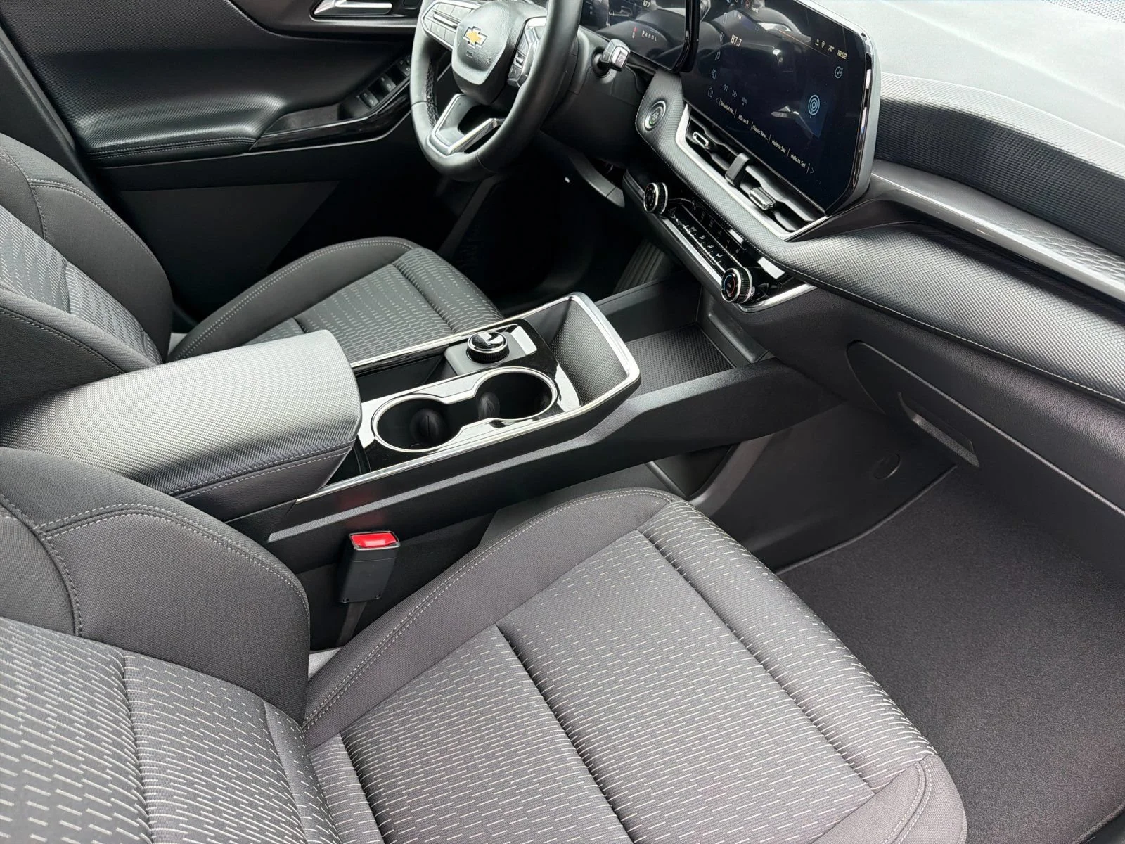 2027 Chevrolet Equinox LT - Photo 15