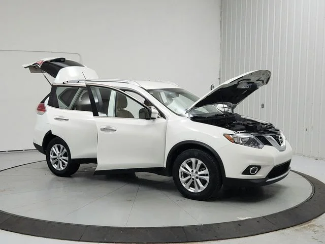 Used 2016 White Nissan SV image 9