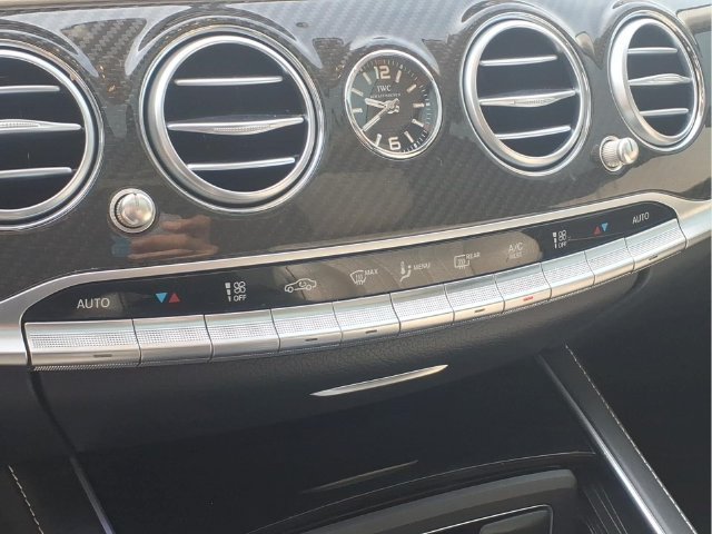 Used 2019 White Mercedes-Benz 4MATIC® image 10