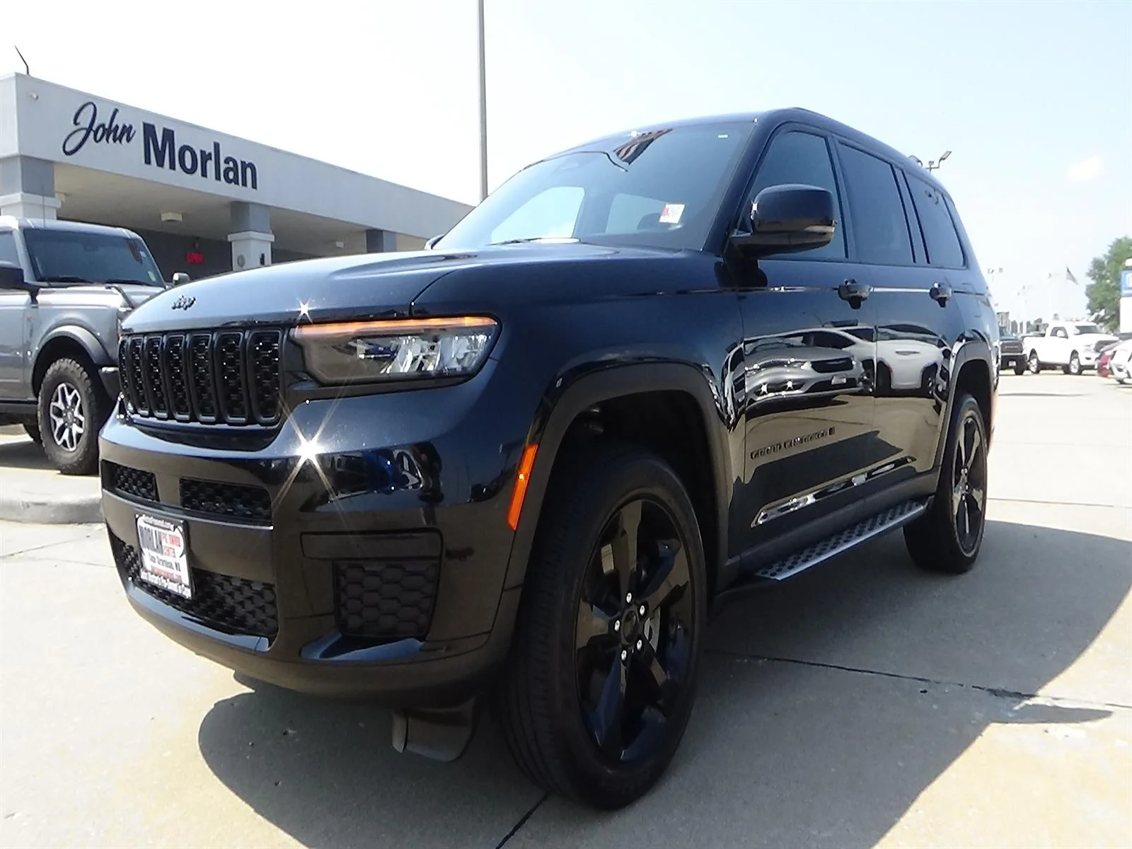Certified Used 2025 Diamond Black Crystal Pearl Coat (pxj) Jeep Altitude X image 2
