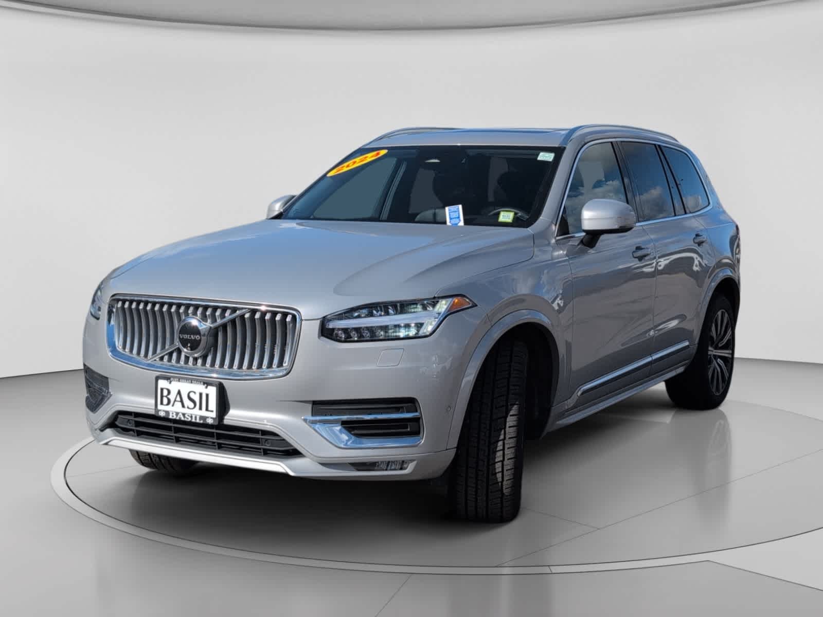 Used 2024 Silver Dawn Metallic Volvo Plus Bright Theme image 3