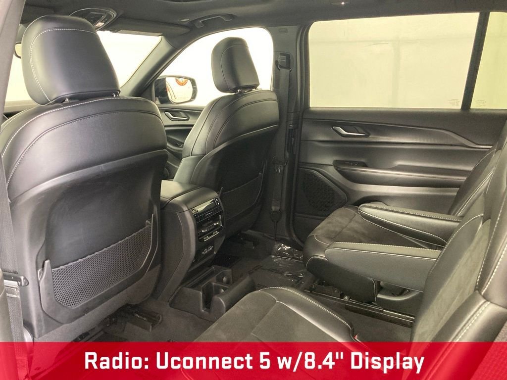 Used 2023 Black Jeep Altitude image 16