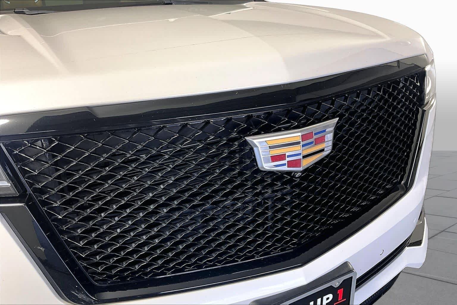 Used 2021 CRYSTAL WHITE TRICOAT Cadillac Sport image 29