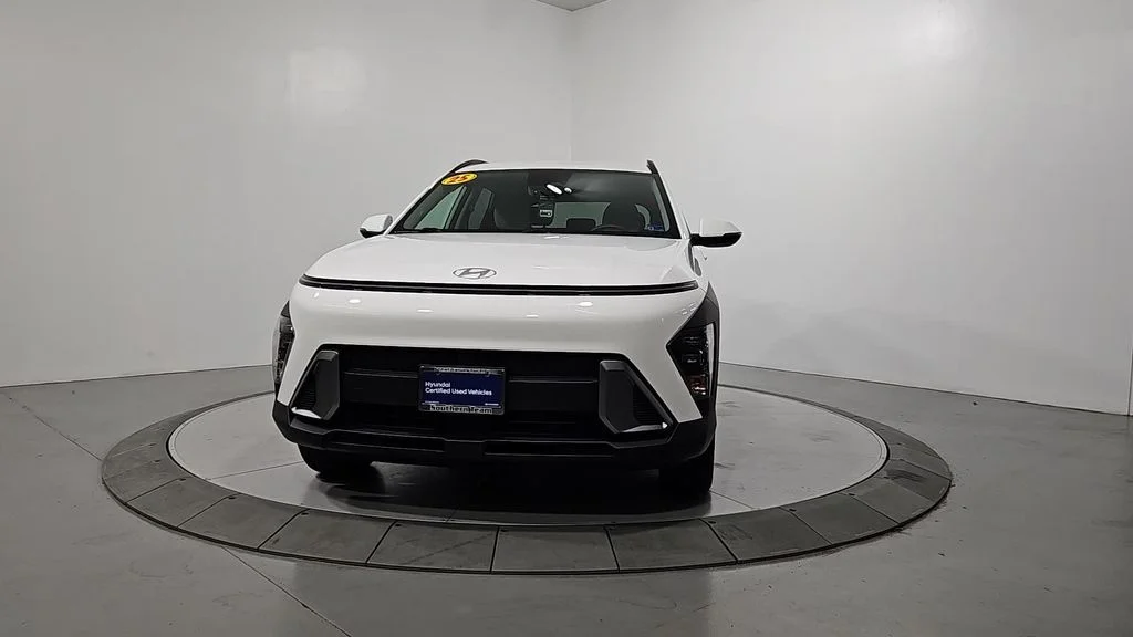 Used 2025 White Hyundai SEL Convenience image 10