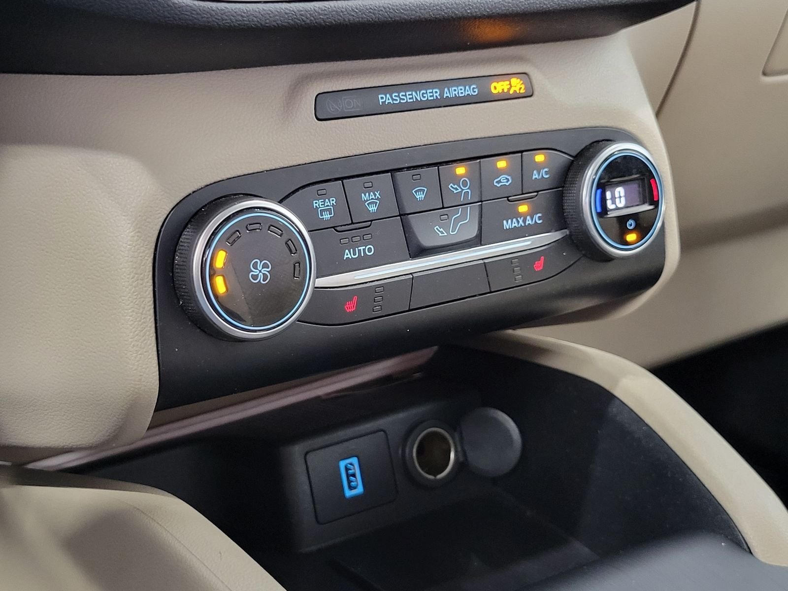 Used 2020  Ford SE image 21