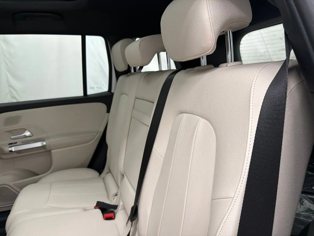 New 2026 White Mercedes-Benz GLB 250 image 18