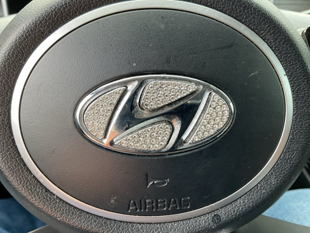 Used 2022 Quartz White Hyundai SEL image 24