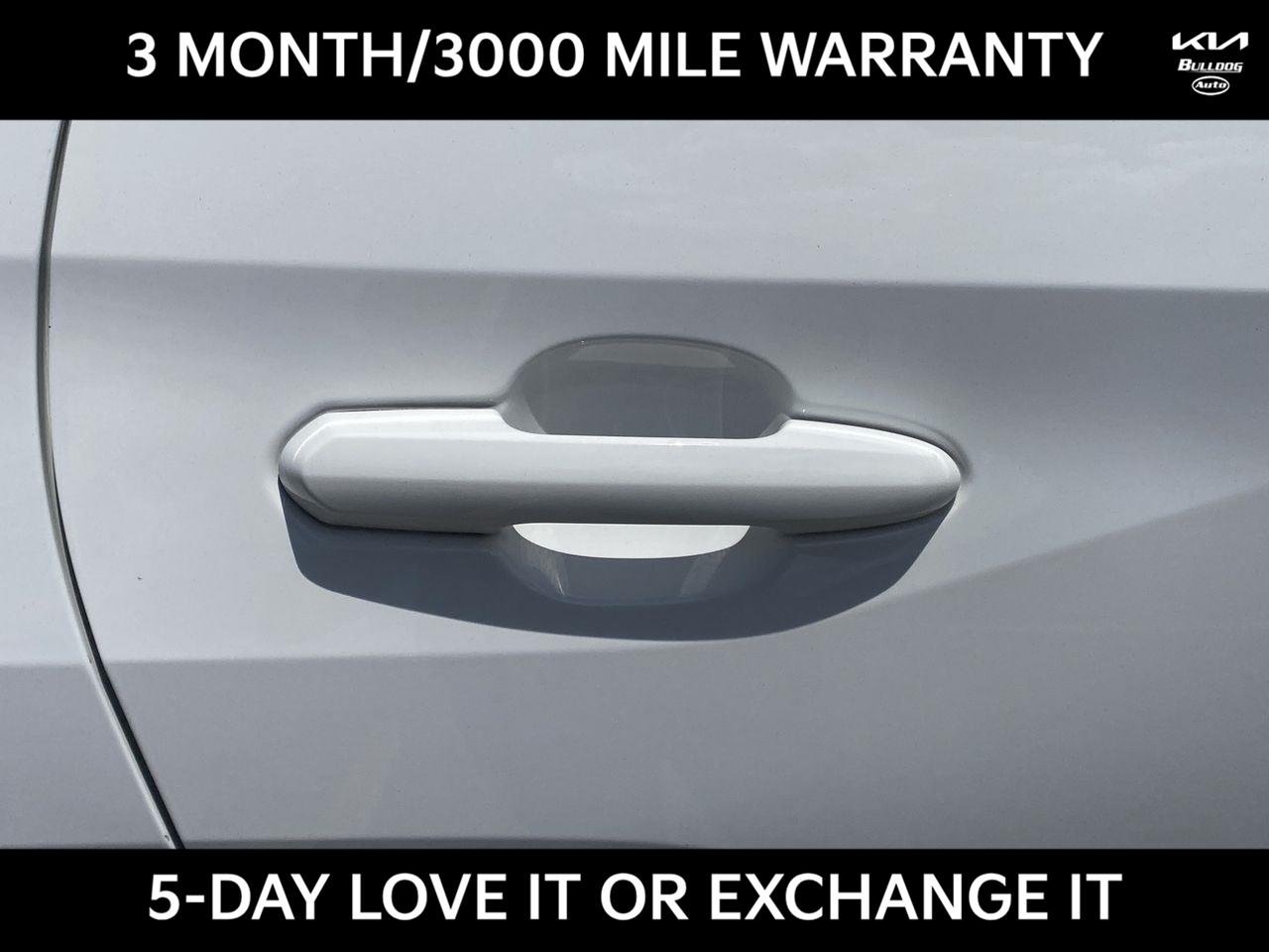 Used 2022 White Toyota XLE image 13