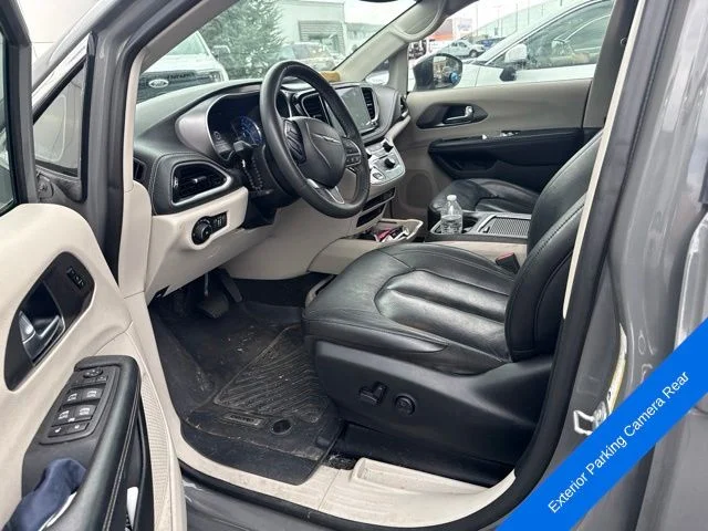 Used 2022 Ceramic Gray Clearcoat Chrysler Touring L image 12