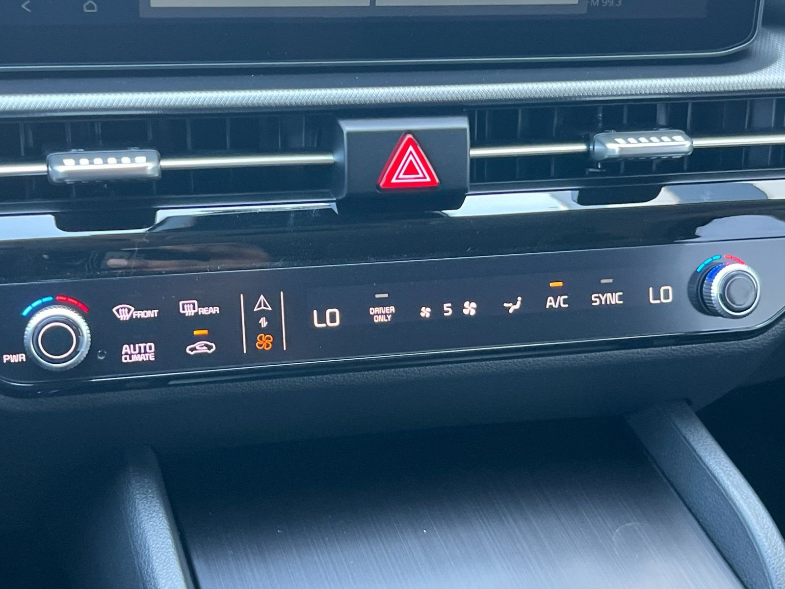 New 2027 Gravity Gray Kia LX image 22