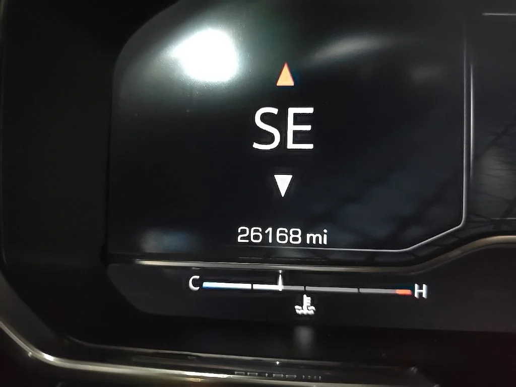 Used 2022 Silver GMC Elevation image 22