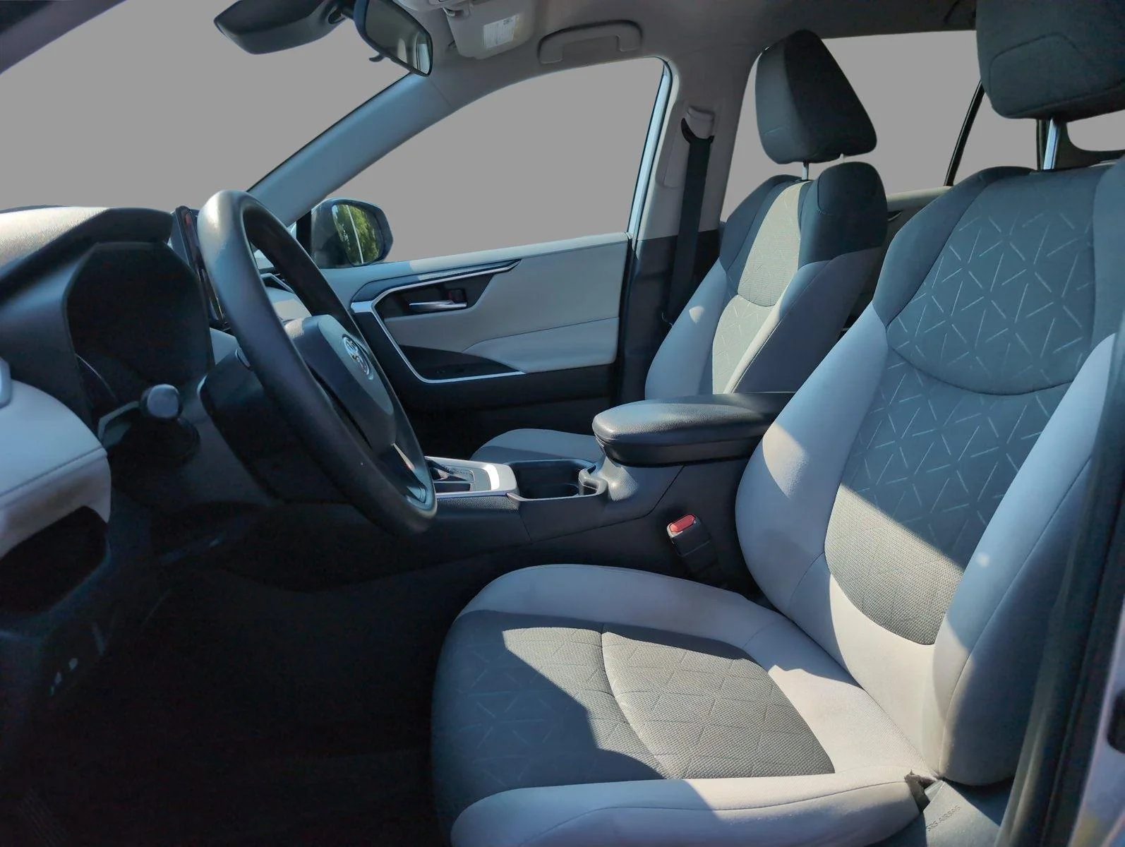 Used 2020 Silver Sky Metallic Toyota XLE image 17