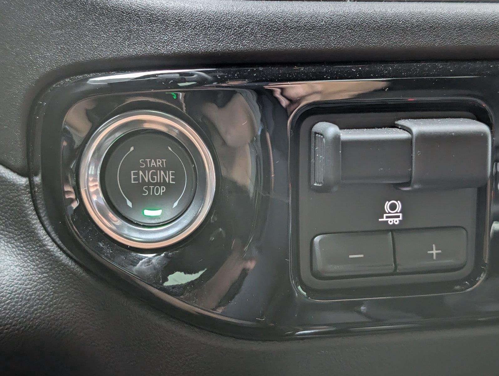 Used 2026 Summit White GMC Elevation image 25